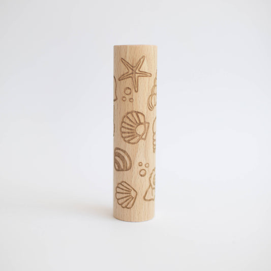 Rullo di legno con motivi a conchiglie