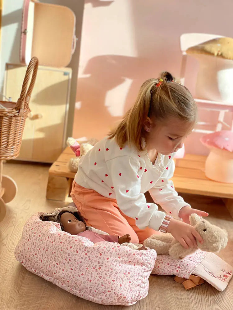 Small ladybug carry cot