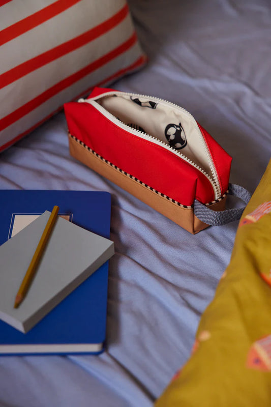 pencil case | colourblocking | red hat + jane beige