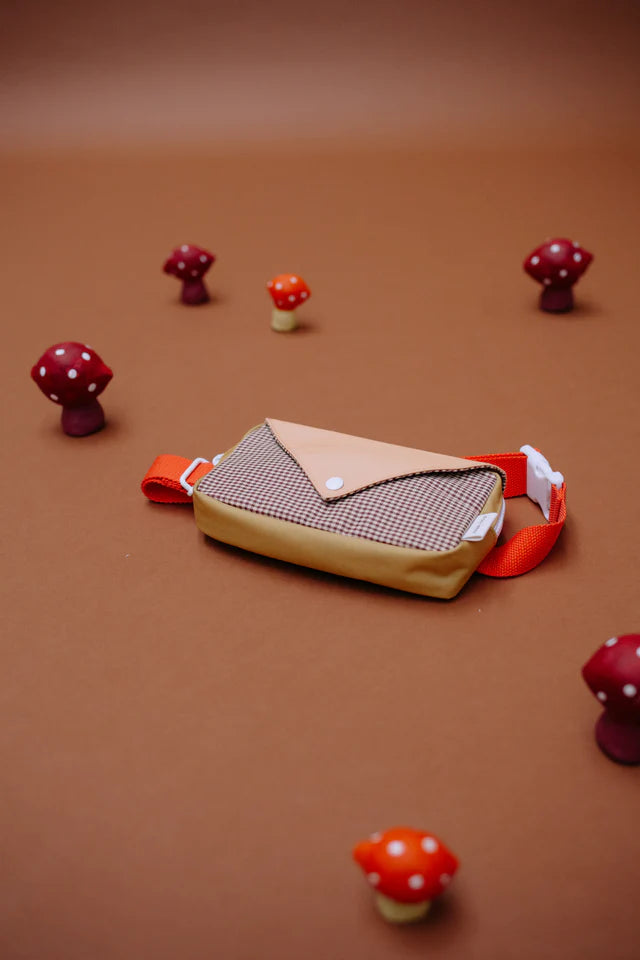 fanny pack small | envelope | apple juice